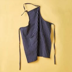 Schürze BUTCHERSTRIPE In Dunkelblau -Küchenbedarf Geschäft butlers schurze butcherstripe in dunkelblau 2