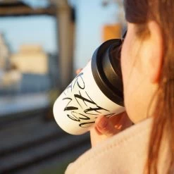 Coffee To Go Becher Herzensmensch Brush In Weiß - 400 Ml -Küchenbedarf Geschäft geda labels coffee to go becher herzensmensch brush in weiss 400 ml 2